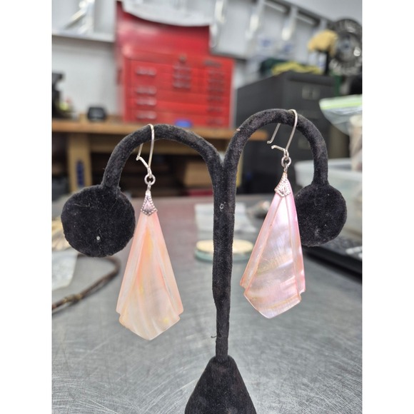 Mother of Pearl Dangle Drop Earrings Silver Tone Fan Shaped Elegant Jewelry - Picture 1 of 8